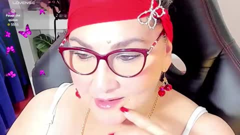 Snapshot of cataleya_mom_ chatting on October 28, 4:35 am cataleya online show from October 28, 4:35 am