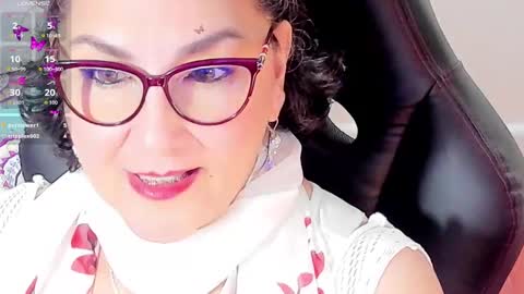 Snapshot of cataleya_mom_ chatting on September 10, 6:25 am cataleya online show from September 10, 6:25 am