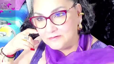 Snapshot of cataleya_mom_ chatting on October 4, 10:57 am cataleya online show from October 4, 10:57 am