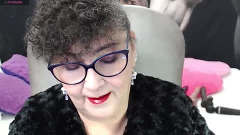 Snapshot of cataleya_mom_ chatting on March 2, 11:53 pm cataleya online show from March 2, 11:53 pm