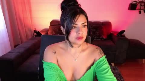 Catalina online show from December 14, 9:43 pm