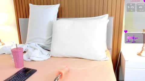 Catalina online show from December 19, 8:15 pm