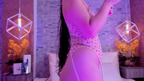 CatalinnaThompson online show from October 27, 12:05 pm