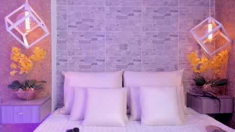 CatalinnaThompson online show from November 19, 12:04 pm