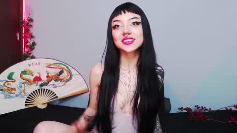 Snapshot of cati_petite chatting on October 27, 1:05 am Cati help me reach my goal of 100 thumbs up again 3 online show from October 27, 1:05 am