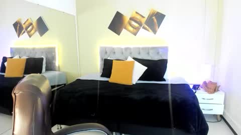 catti_brie_ online show from November 26, 12:13 pm