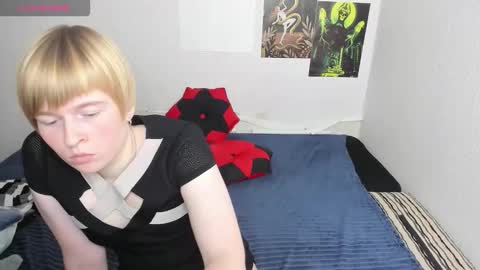 cattie_w_ online show from November 22, 2:32 am