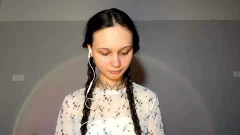 cecilystromain online show from July 10, 10:20 am