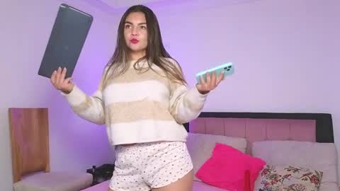 Snapshot of celeste_1star chatting on February 25, 11:15 pm celeste_1star online show from February 25, 11:15 pm
