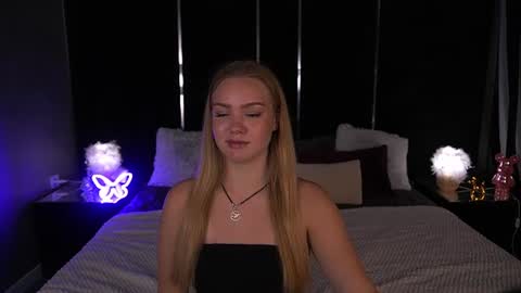 celestenoirr online show from July 2, 6:40 am