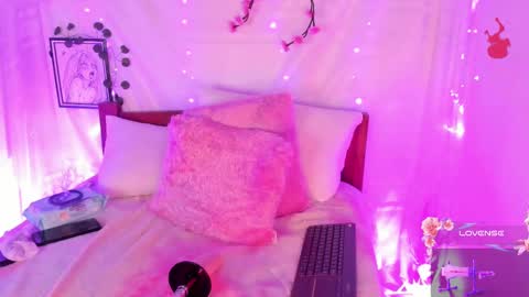 Hello guys my name is Sofi and Lizzie and  Vanessa online show from October 8, 3:13 am