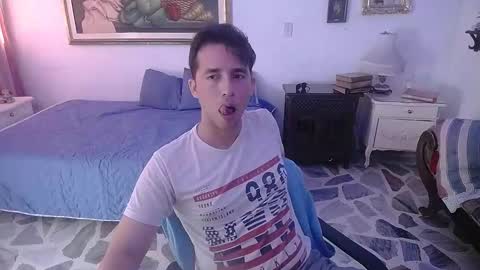 Snapshot of centurionjohnny chatting on December 5, 4:39 pm centurionjohnny online show from December 5, 4:39 pm