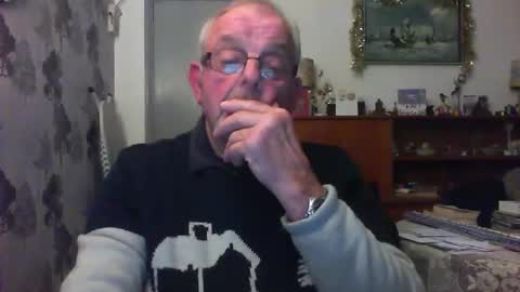 Champers online show from December 18, 8:03 pm