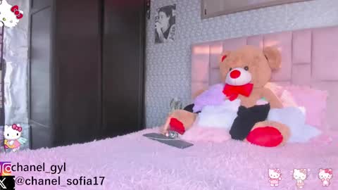 Snapshot of chanelcute chatting on December 18, 10:13 pm SOFIA online show from December 18, 10:13 pm
