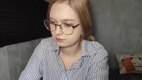 Lia online show from March 6, 7:51 am