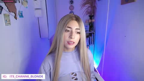 Snapshot of channel_blonde_a chatting on October 21, 9:29 pm channel_blonde_a online show from October 21, 9:29 pm