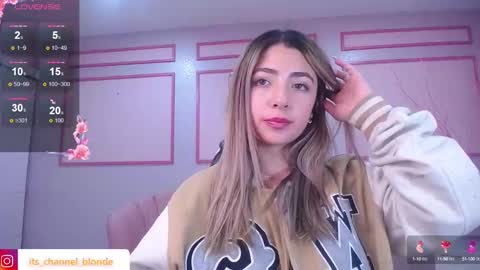 Snapshot of channel_blonde_a chatting on January 28, 7:32 pm channel_blonde_a online show from January 28, 7:32 pm