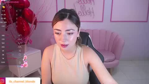 Snapshot of channel_blonde_a chatting on February 24, 5:09 pm channel_blonde_a online show from February 24, 5:09 pm