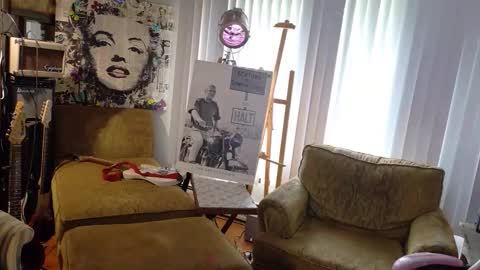 Charli online show from April 19, 6:10 pm