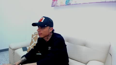 charlie_foxie online show from April 8, 3:53 am