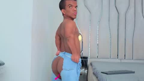 charlie_walkerr online show from April 20, 7:39 pm