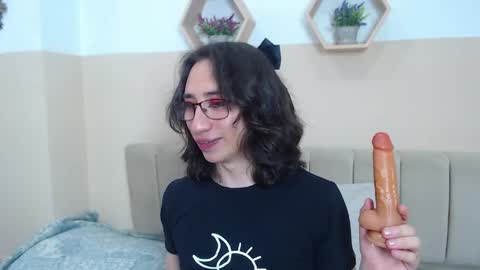 charlothe_dumont online show from April 21, 2:57 pm