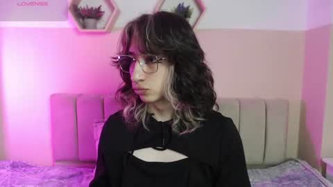charlothe_dumont online show from June 18, 1:49 pm