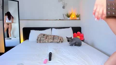 charlottacardi online show from November 20, 6:45 am