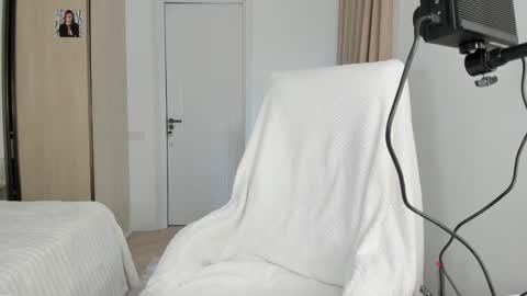 CharlottaWells online show from March 4, 7:22 pm