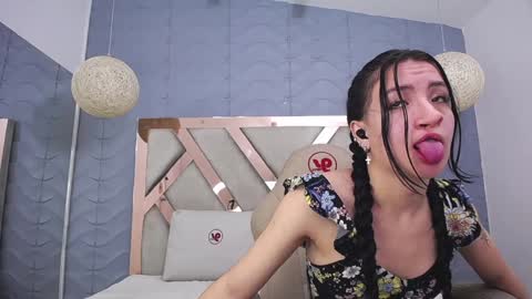 Charlotte colee online show from December 3, 11:51 am