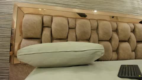 Charlotte colee online show from November 5, 12:18 pm