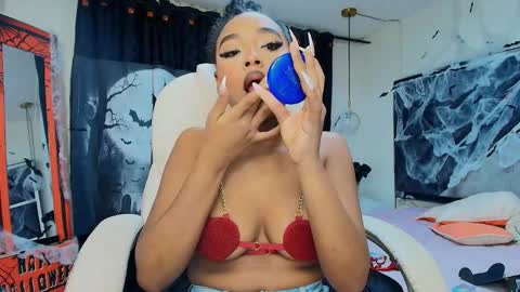 charlotte_walker1 online show from October 26, 3:51 am