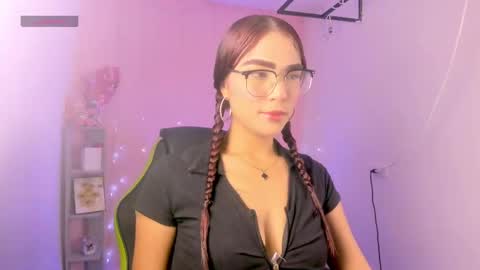 Snapshot of charlotteee_02 chatting on September 30, 3:39 am charlotteee online show from September 30, 3:39 am