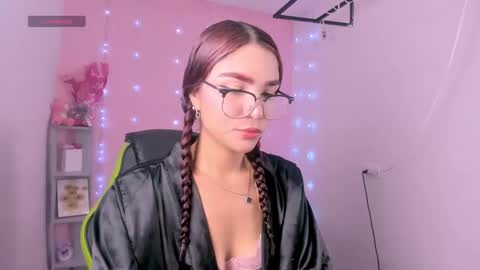 Snapshot of charlotteee_02 chatting on October 16, 3:39 am charlotteee online show from October 16, 3:39 am