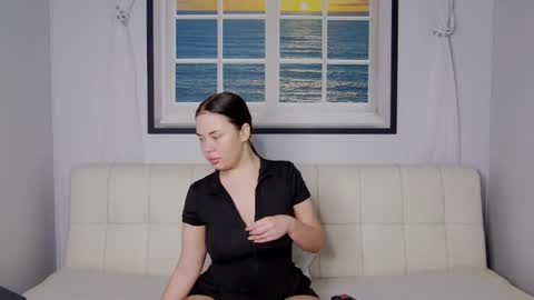 charming_lolla online show from October 18, 5:00 am