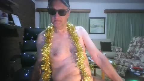 We Chat online show from December 22, 1:44 pm