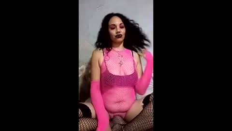chechu261084 online show from May 7, 10:16 pm