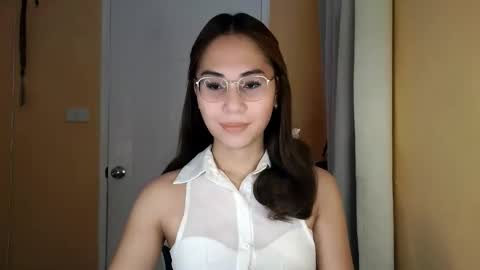 chelly4u69 online show from March 24, 1:44 am