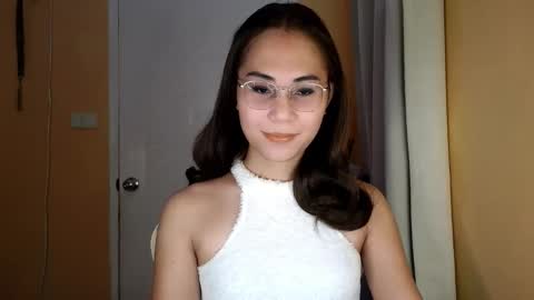 chelly4u69 online show from April 14, 2:15 am