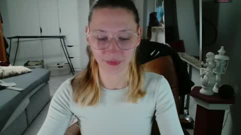 Leonie online show from April 16, 6:08 pm