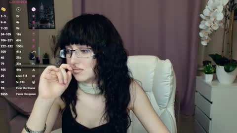 Isabel online show from May 23, 8:27 pm