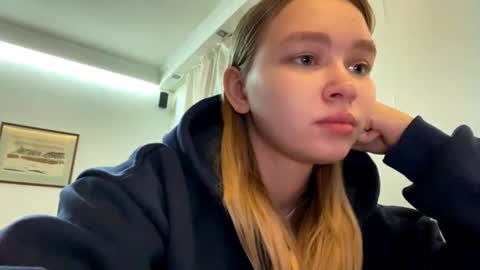 Lei online show from March 10, 2:43 pm