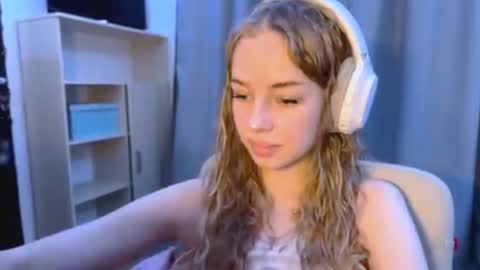 Evie online show from November 4, 11:22 am