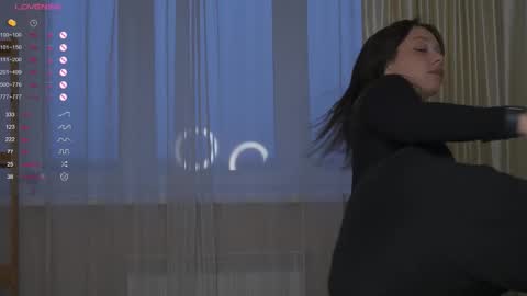 Nicole online show from November 18, 5:32 am