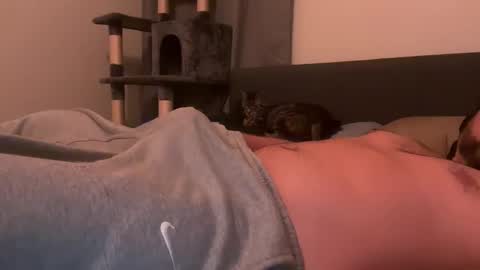 ChillGuyAVGsize online show from April 14, 4:49 am