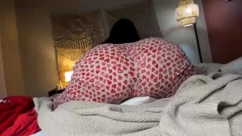 yoursensualparadise online show from February 16, 2:21 am