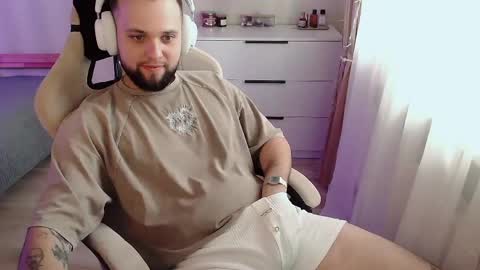 Mark online show from April 22, 10:11 am