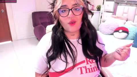 chloe bonnet Connection Monday to Saturday 3 pm Chicago INDEPENDENT MODEL . online show from December 7, 7:05 pm