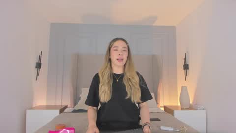 Chloe online show from April 21, 11:39 am