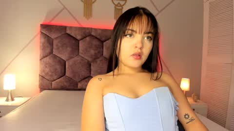 Snapshot of chloe_durand_ chatting on February 25, 10:53 pm chloe_durand_ online show from February 25, 10:53 pm